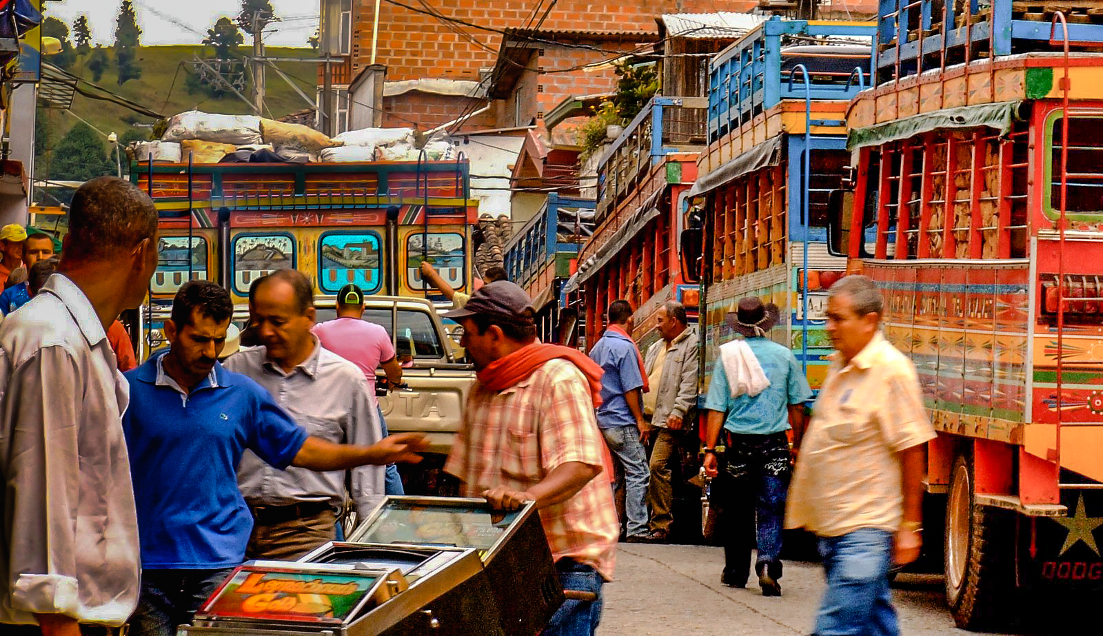 Las chivas de Yarumal Calle principal de Yarumal, Antioquia, Colombia