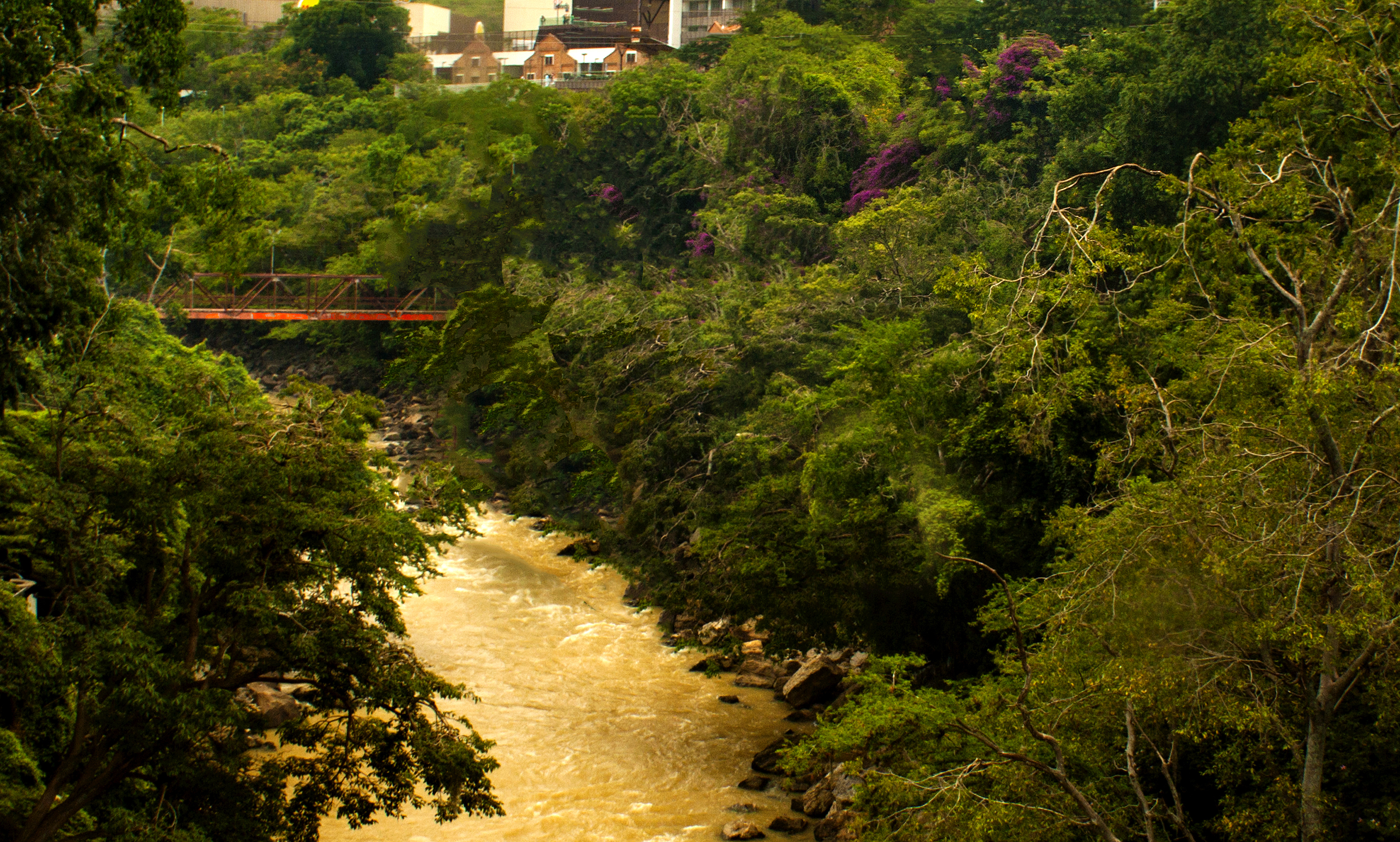 Puente sobre el río Fonce San Gil, Santander, Colombia