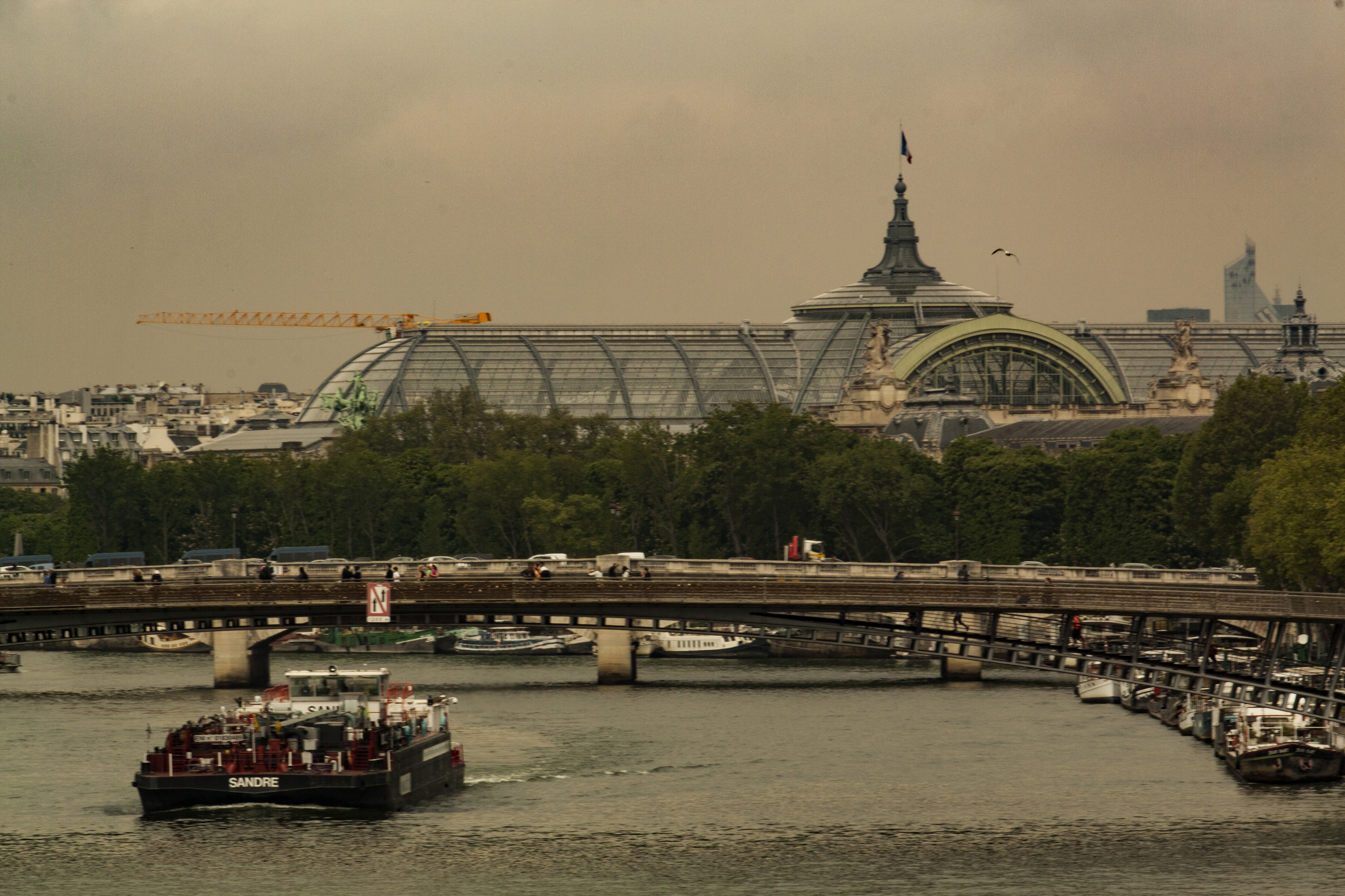 Una mañana en el río Seine Paris, Francia