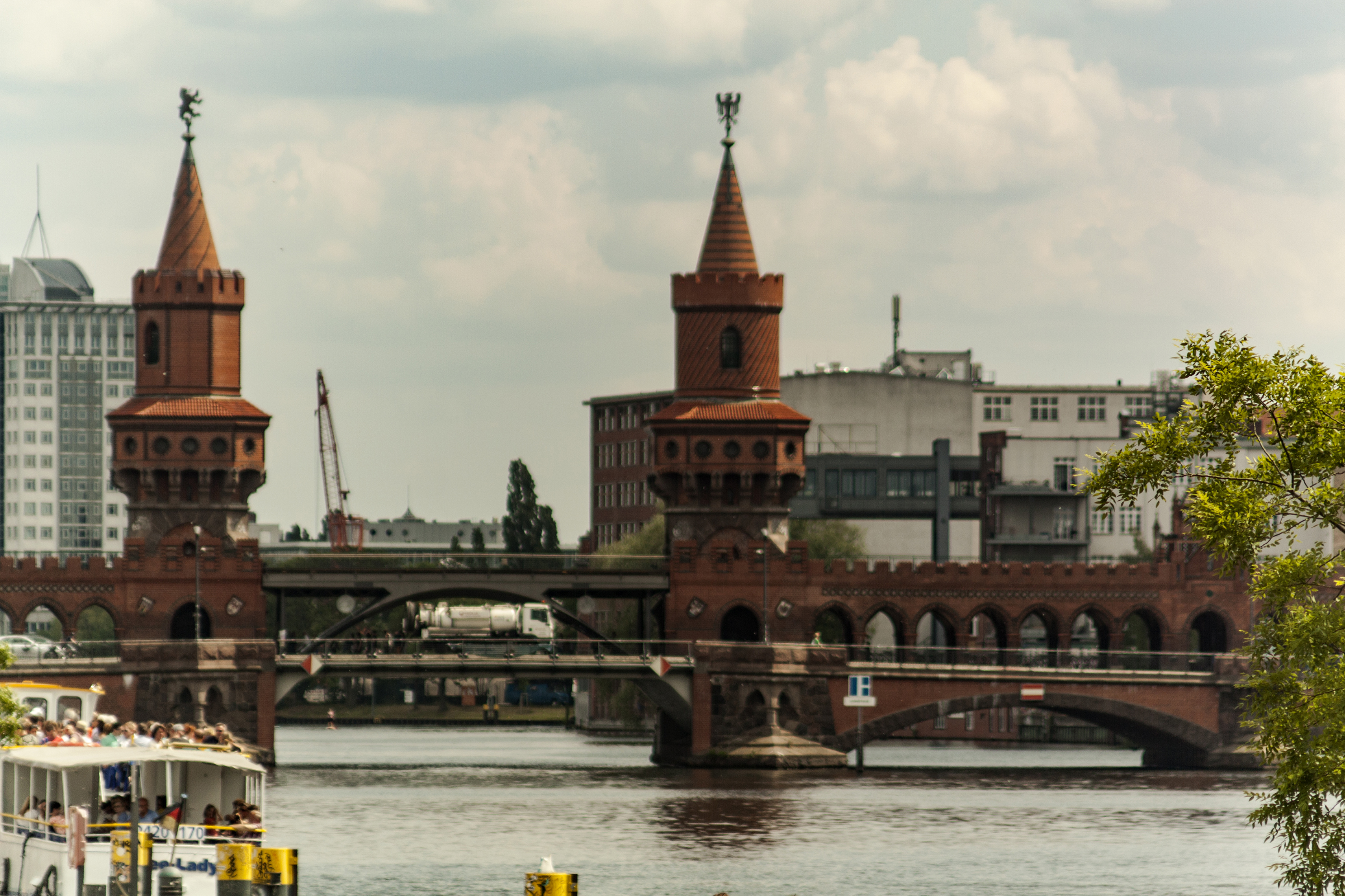 El puente Berlin, Aloemania