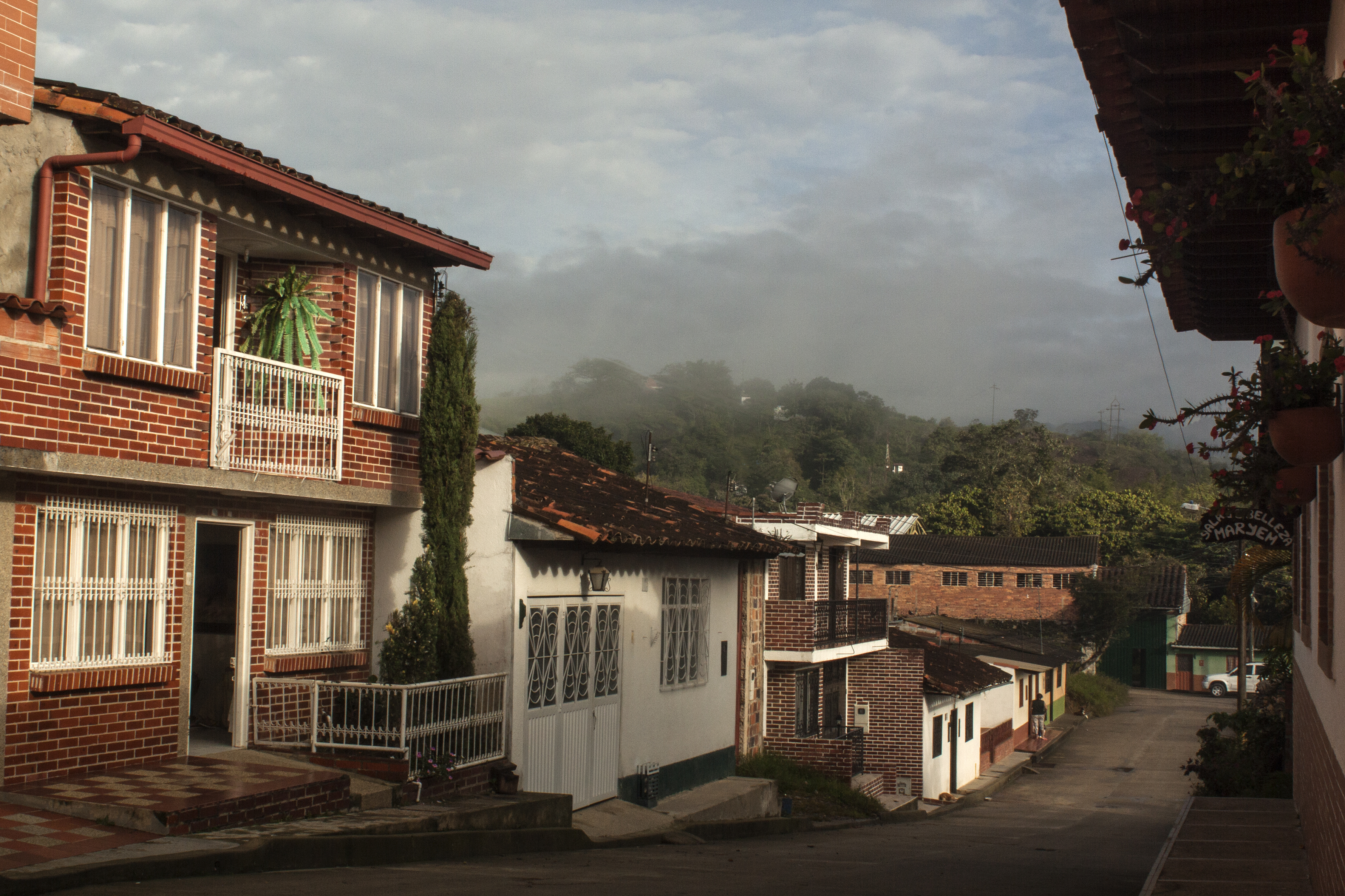 Nubes en el pueblo Guadalupe, Santander, Colombia