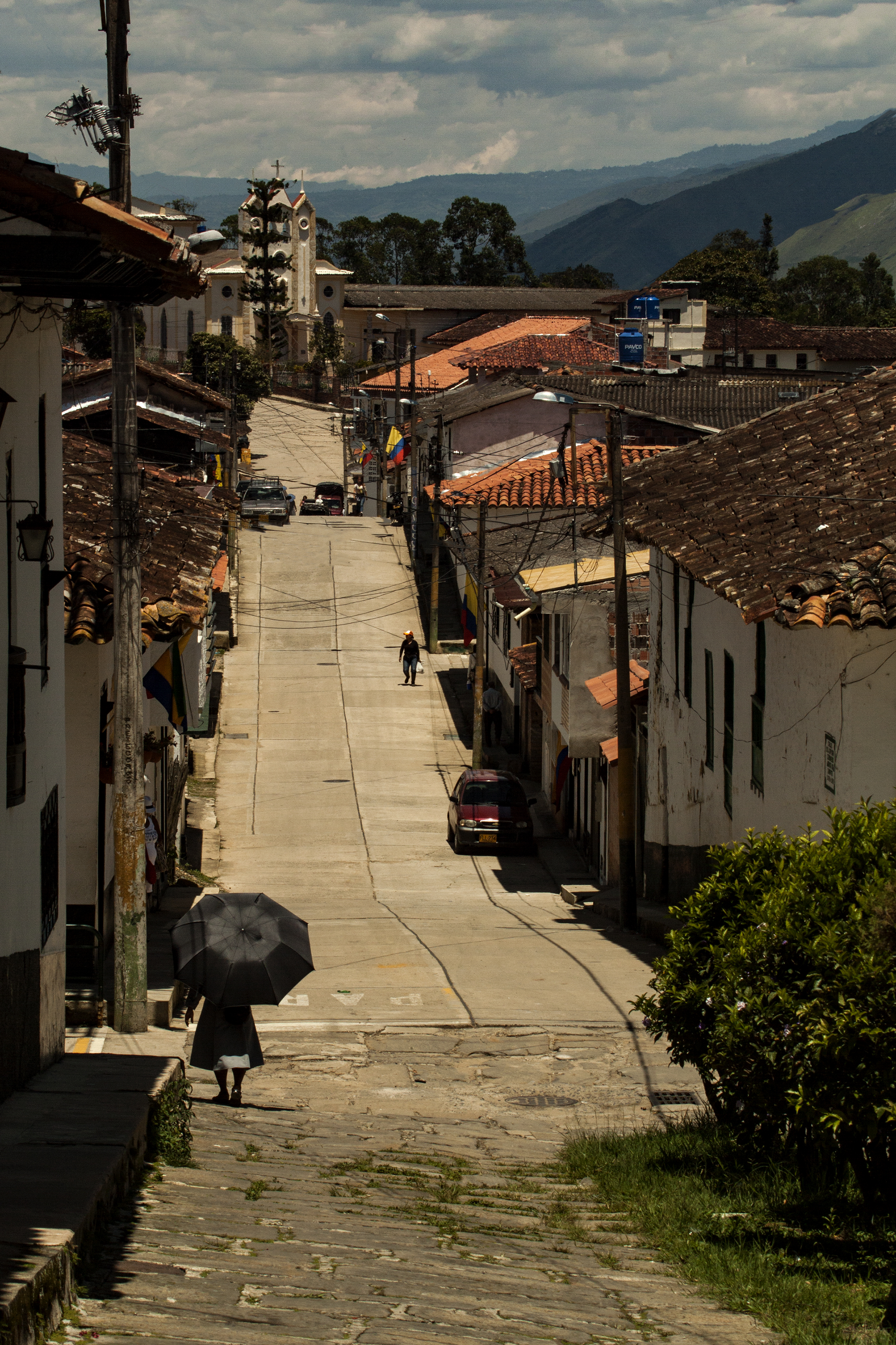 Caminando bajo el sol Guadalupe, Santander, Colombia