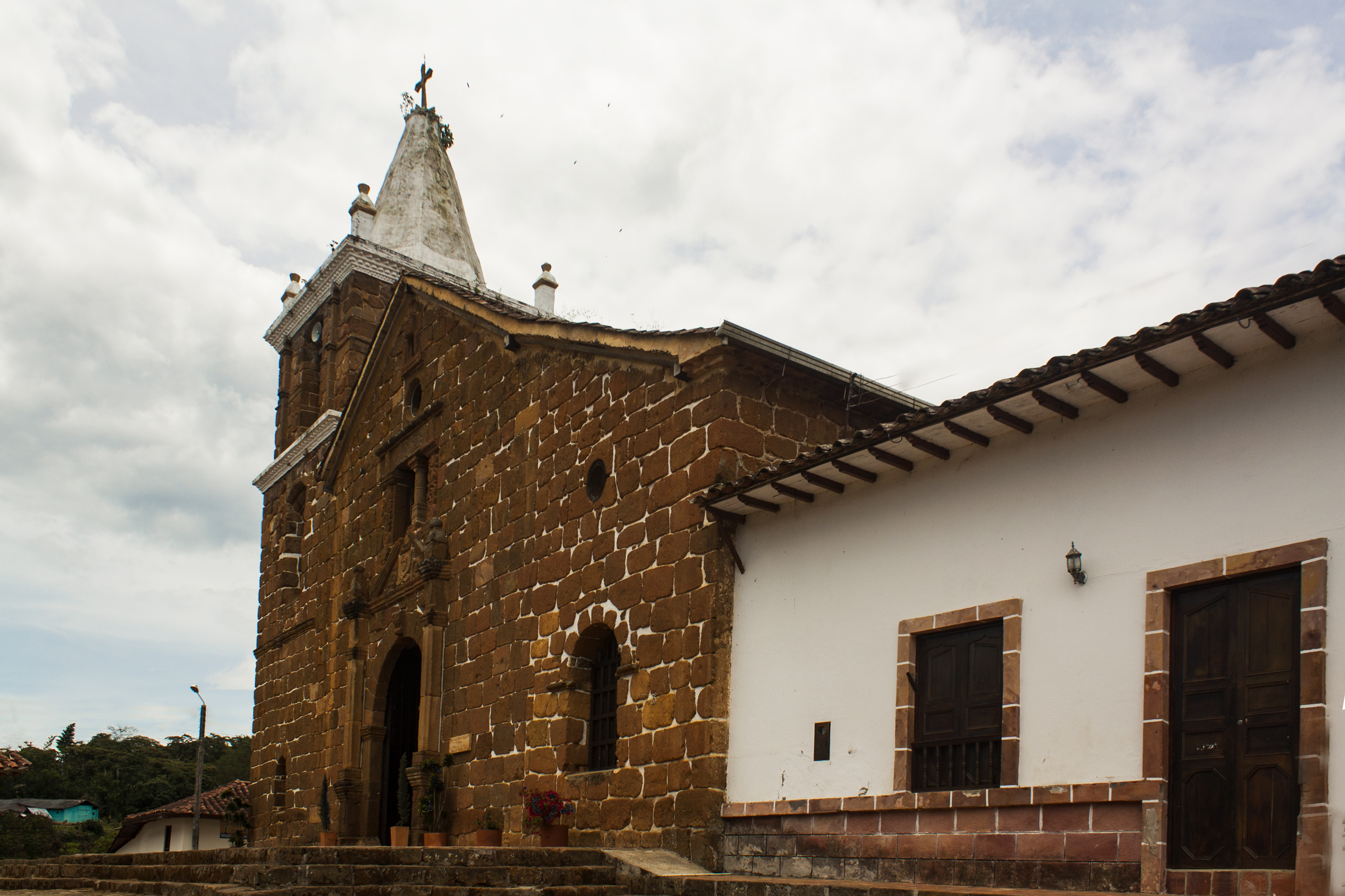 La iglesia del pueblo Confines, Santander, Colombia