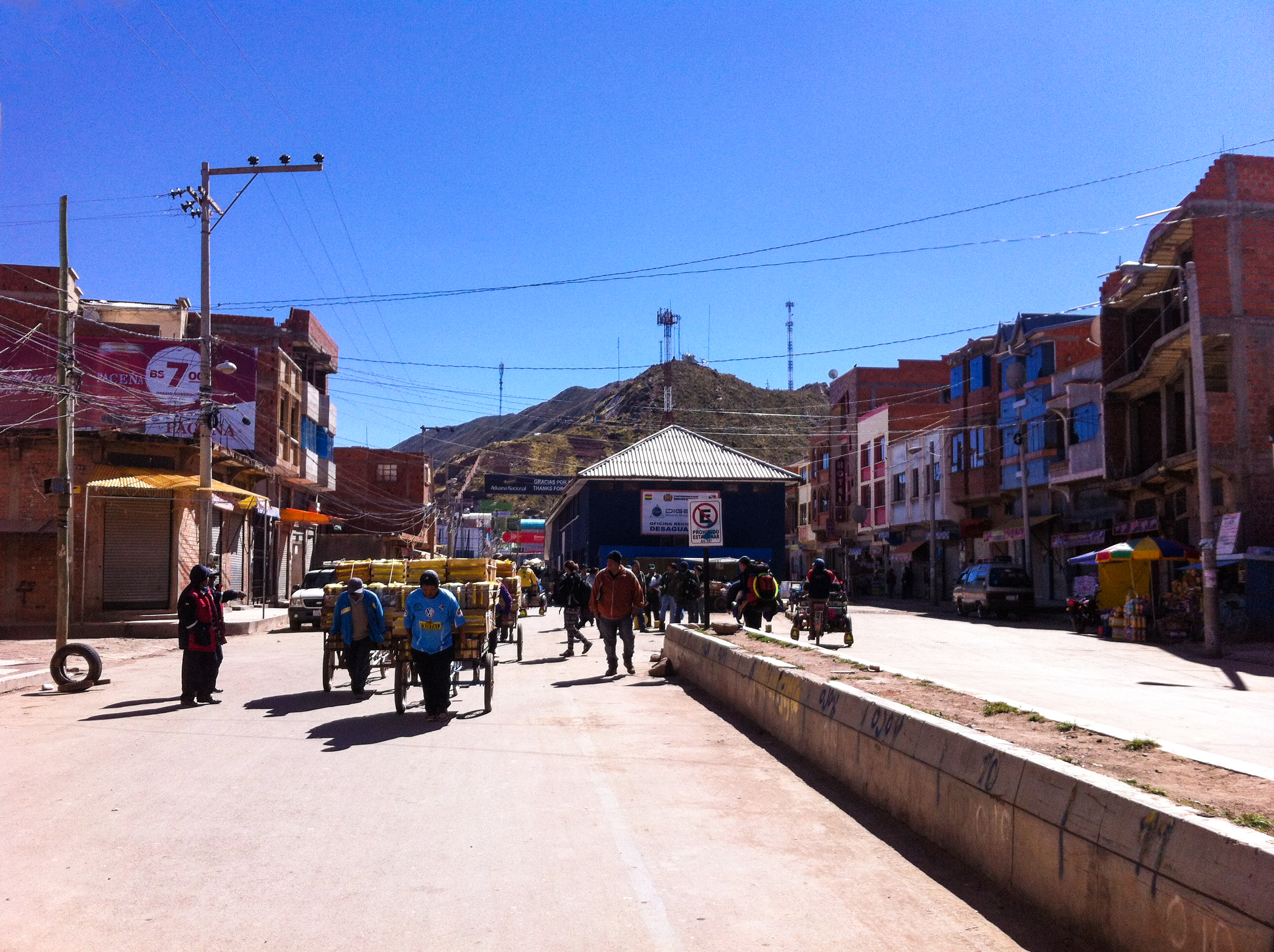 Los cargadores Desaguadero, Frontera Bolivia-Perú