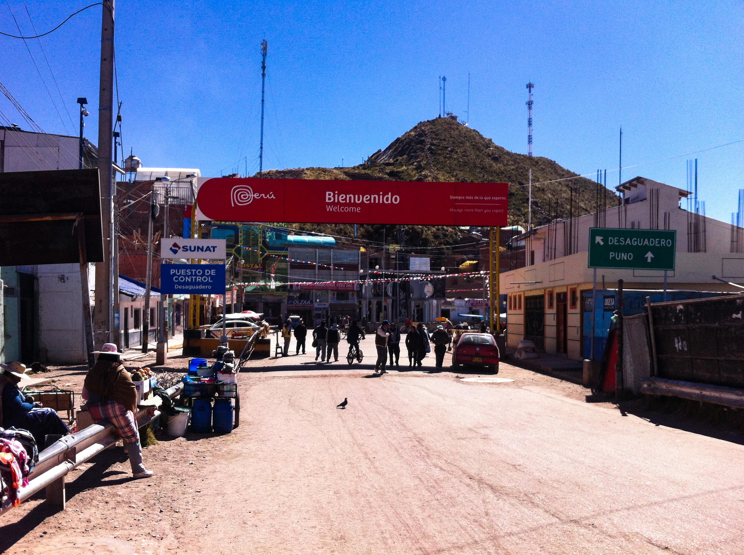 La entrada a Perú Desaguadero, Frontera Bolivia-Perú