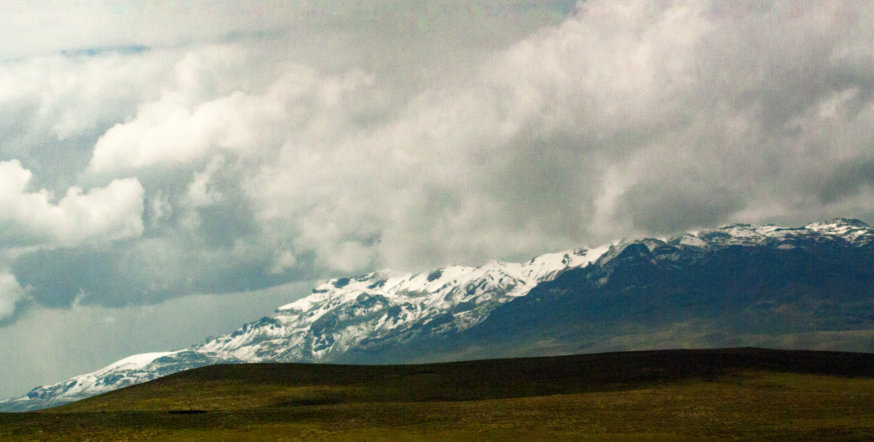 Los picos nevados Carretera de Arequipa a Puno, Perú