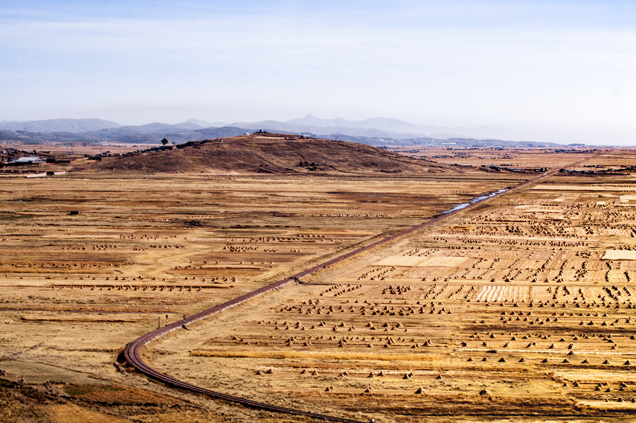 Vista del valle Carretera a Juliaca, Puno, Perú