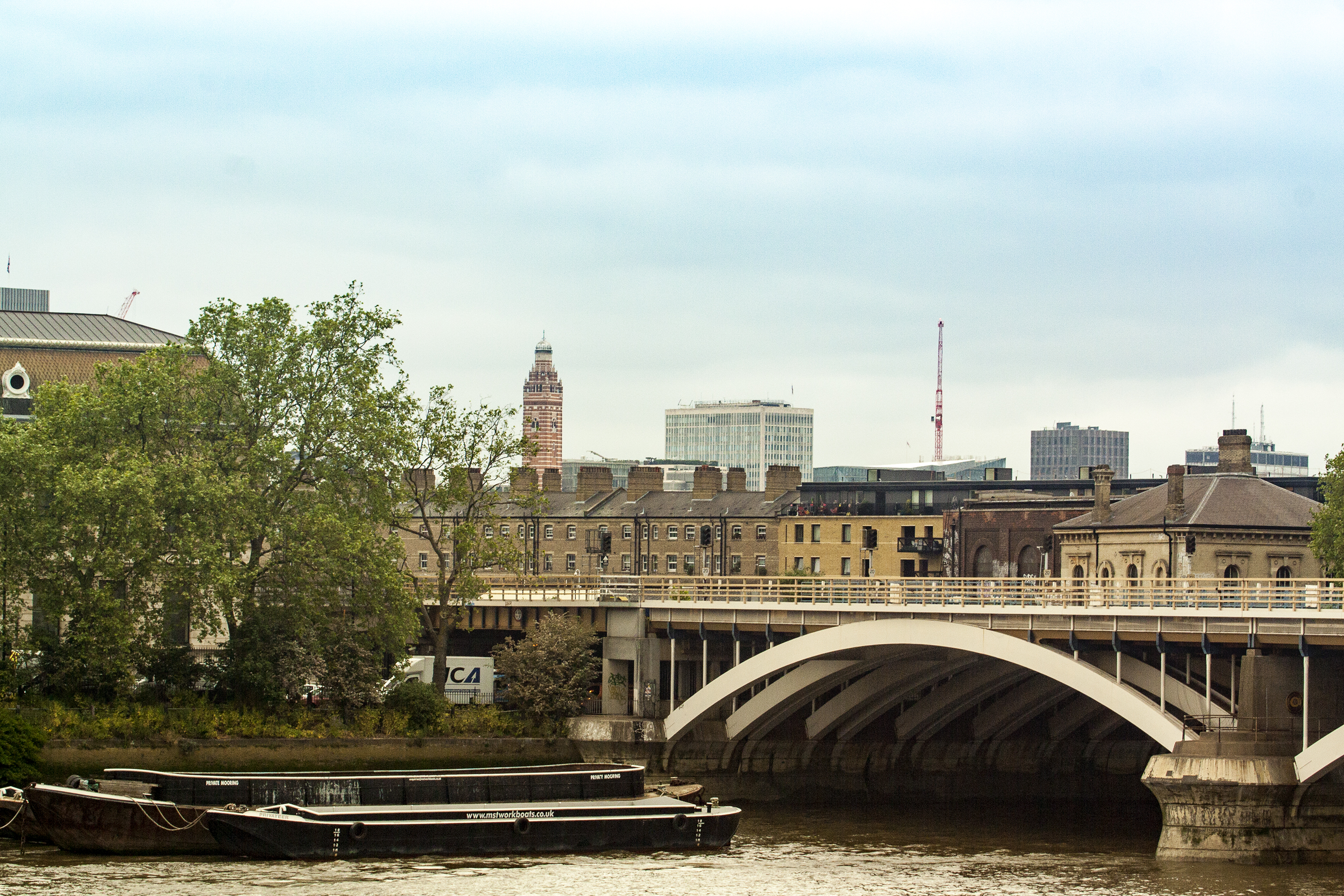 El puente Río thames, Londres, UK