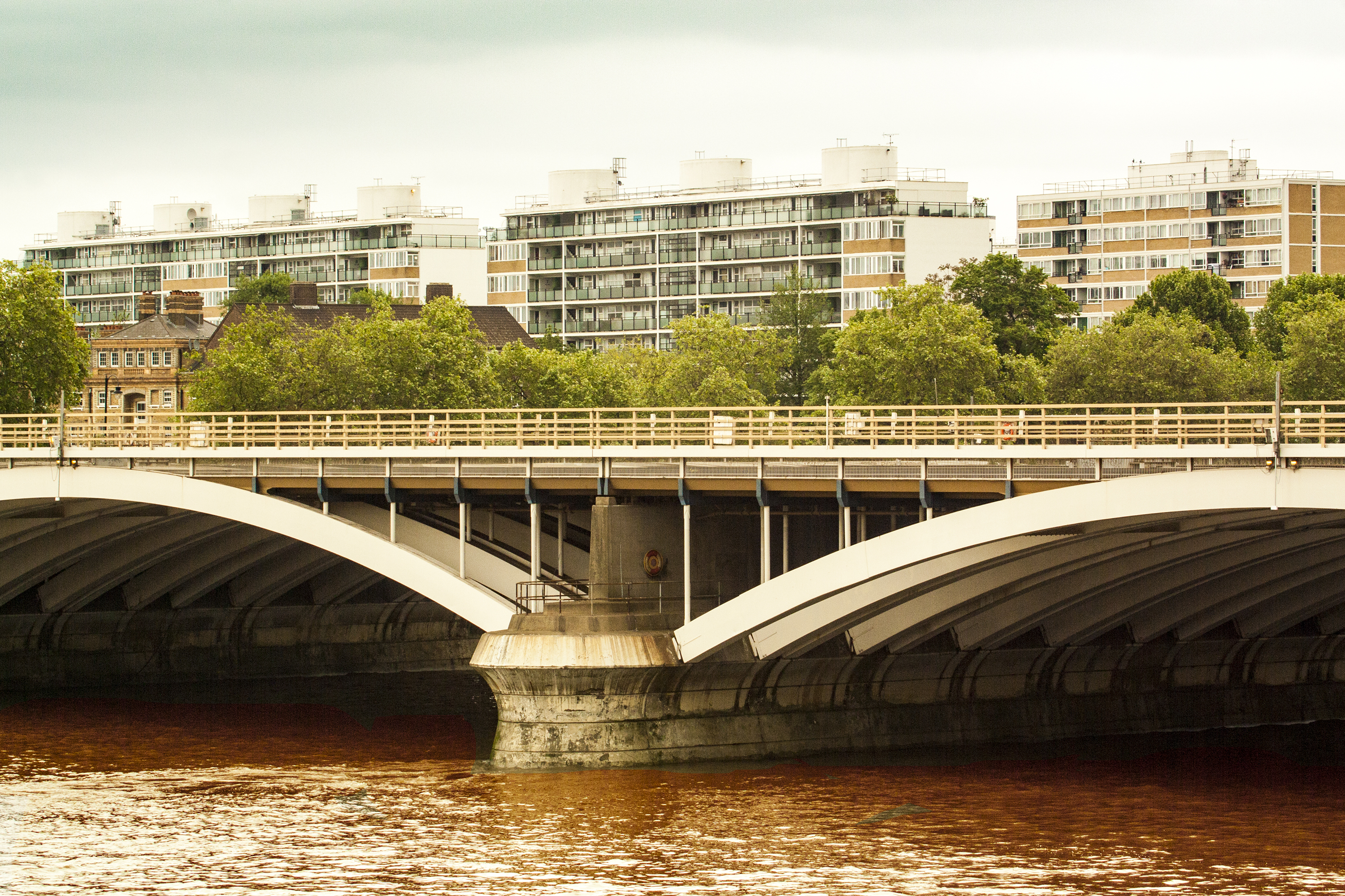 Puente sobre el río Londres, UK.