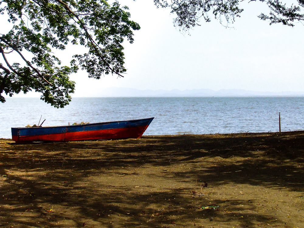 A la orilla Playa de Ometepe Rivas, Nicaragua