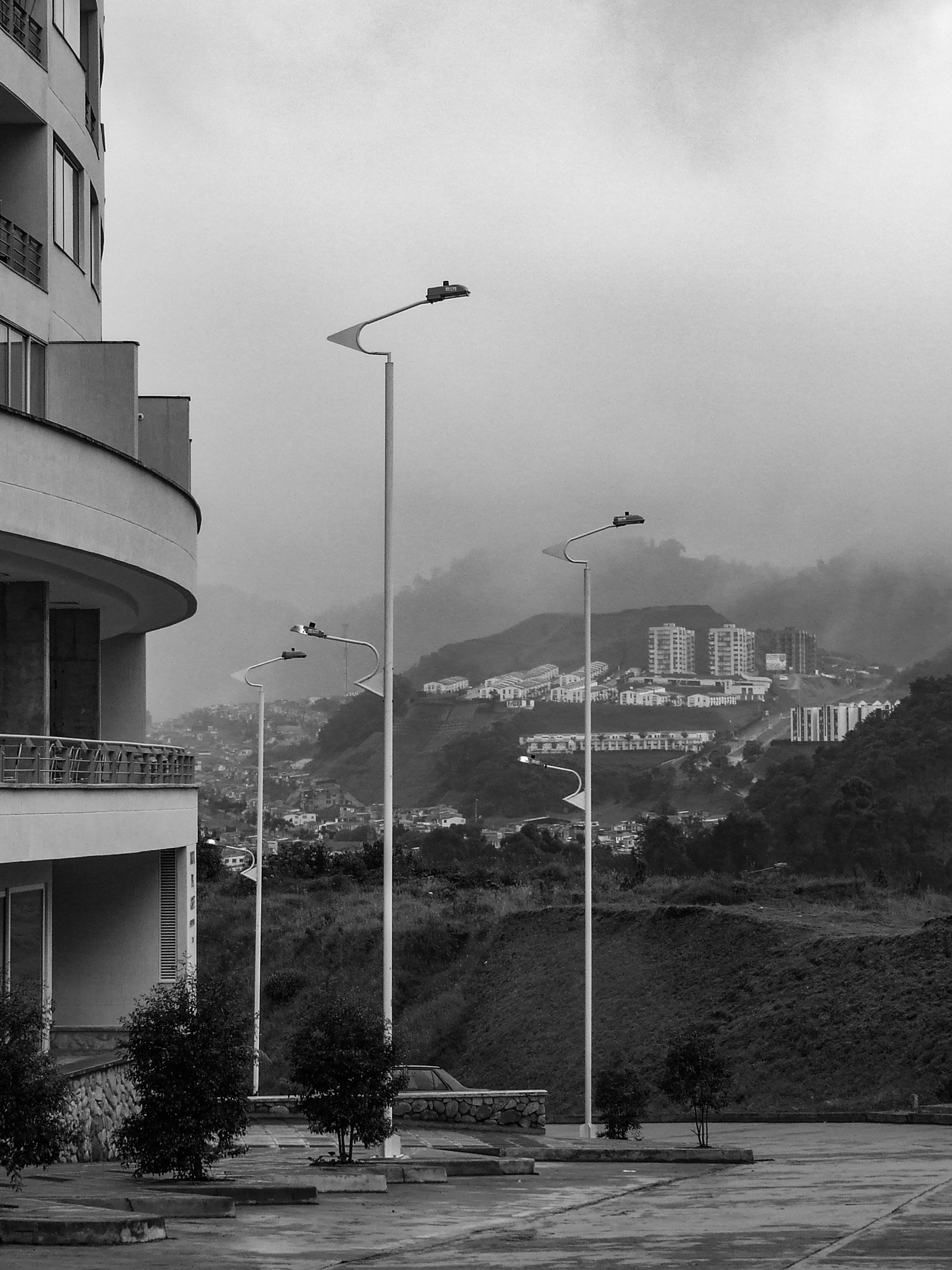 Un día neblinoso El Cable, ciudad de Manizales, Caldas. Colombia