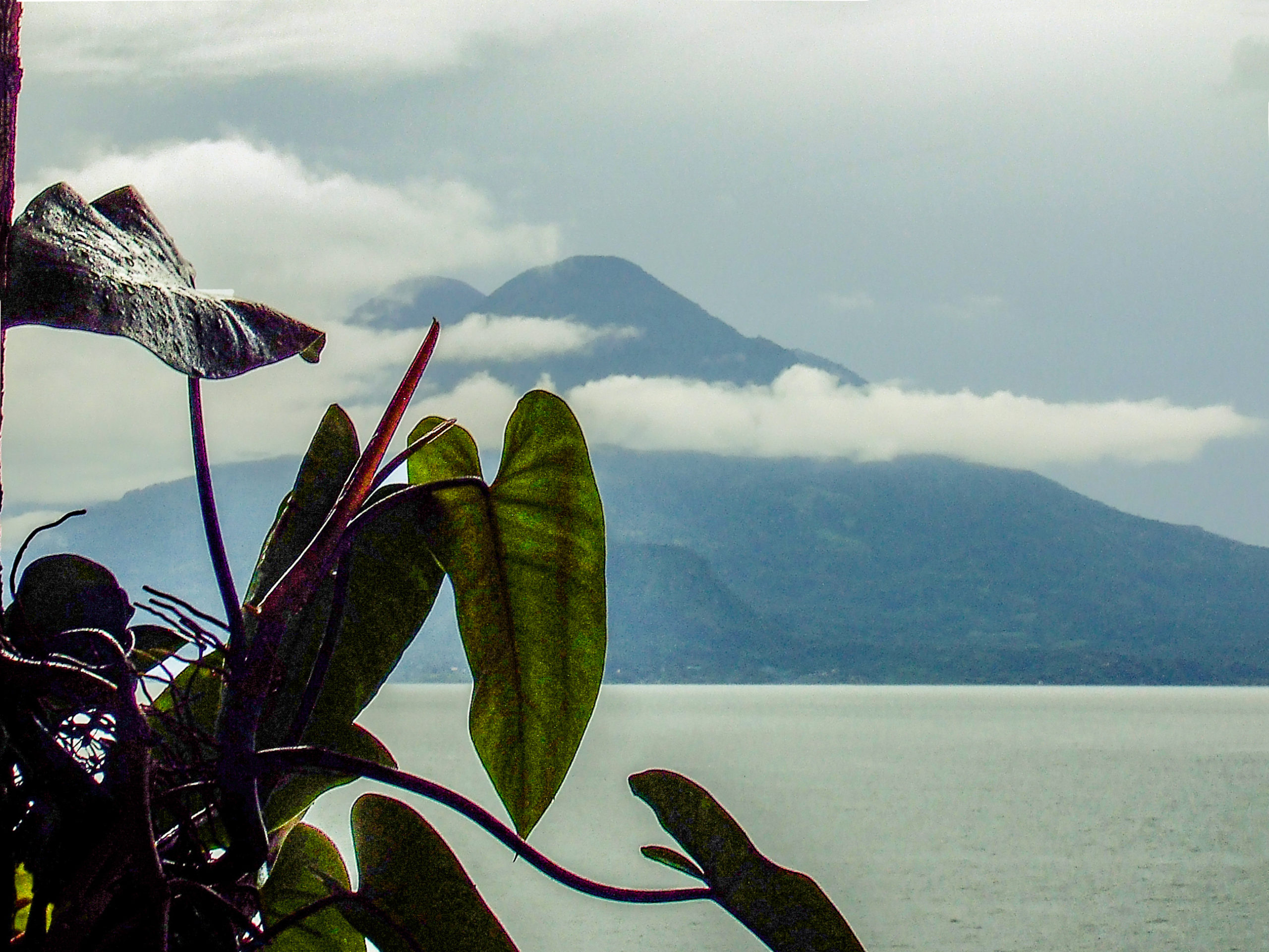 El Volcán Lago Atitlán, Sololá, Guatemala