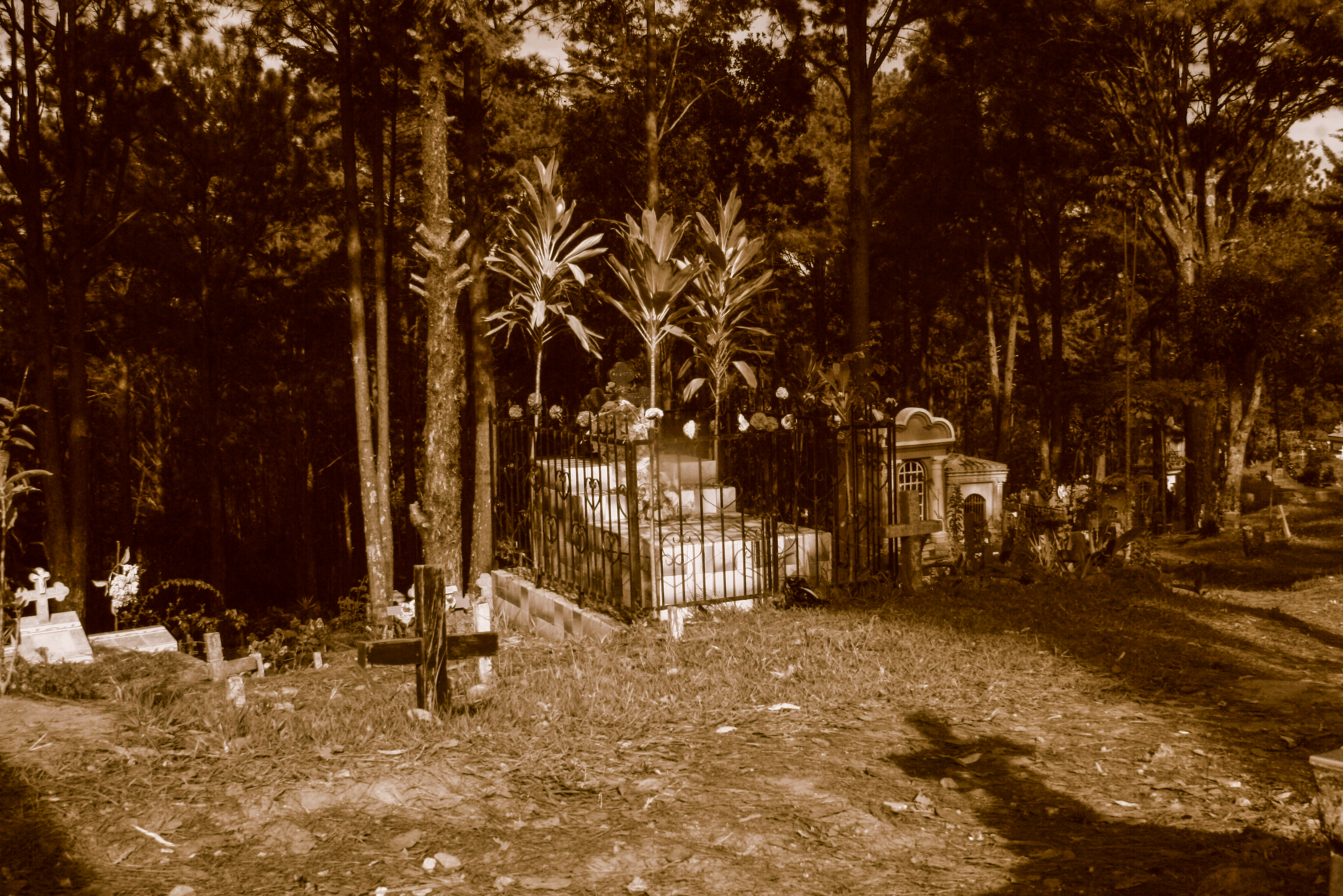 Sombras cementerio de Perkin, Departamento de Morazán, El Salvador